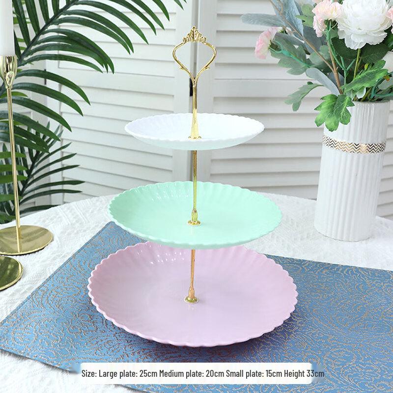 Многоуровневое блюдо для сервировки в гостиной