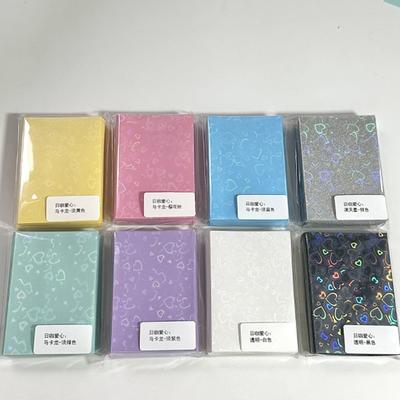 Fundas para tarjetas Kpop, 61x91mm, 20C, soporte brillante en forma de corazón para postales Holo, películas de carga superior, Protector de tarjetas de juego para sesión fotográfica, 50 Uds.