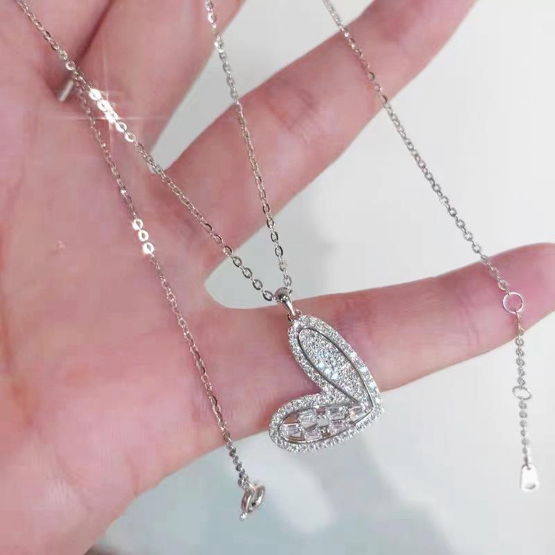 Korean Dongdaemun Exquisite Necklace: Zirconia Heart Pendant for Women, Elegant Versatile Sweater Chain.
