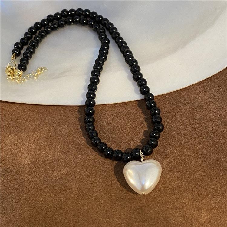 

French retro heart-shaped pearl necklace women s light luxury high-end clavicle chain niche design temperament neck chain