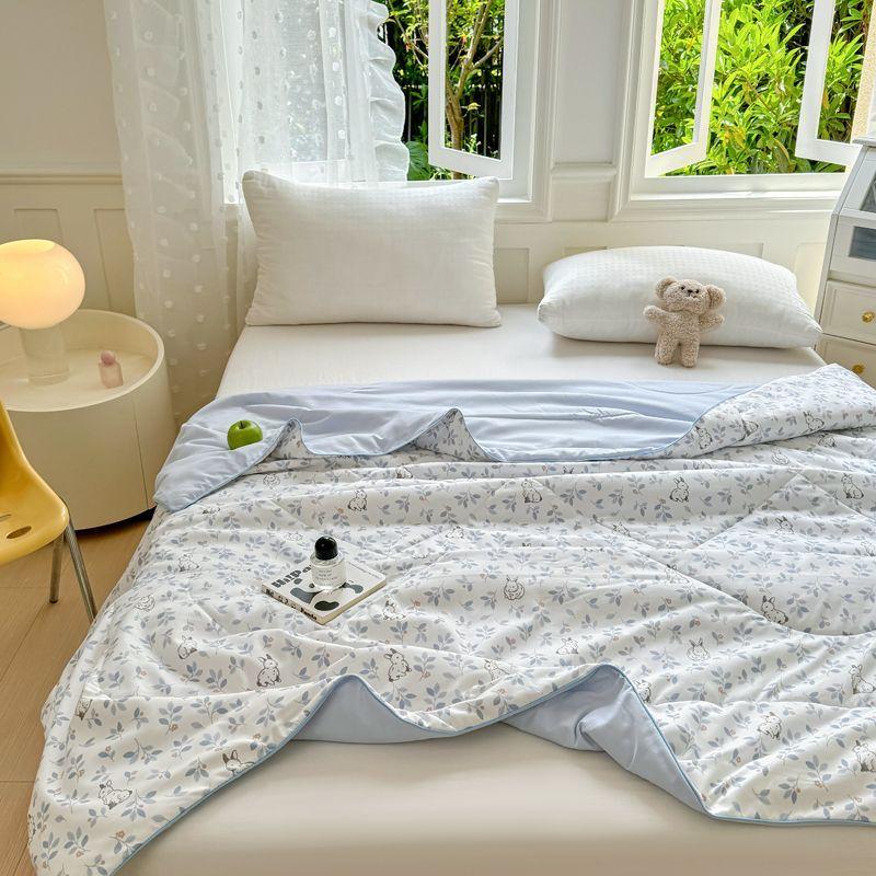 1Pcs Floral Pattern Quilt All-Season Comfort Machine Washable Polyester King Size Bedspread With Soft Liner Multipurpose Blanket