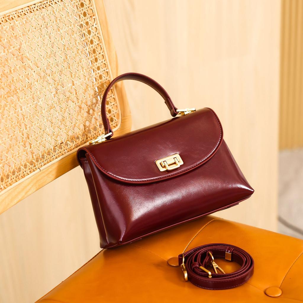2024 Fall/Winter New Niche Design Handbag, Fashionable Commuting Versatile High-End Single Shoulder Crossbody Small Square Bag