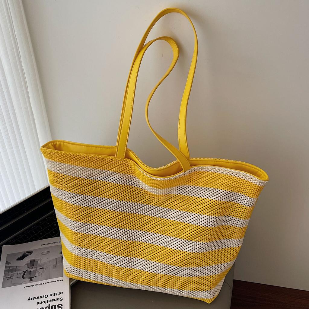 2025 Korean version of large-capacity tote bag contrasting color striped bucket bag summer new hollow lazy wind woven bag