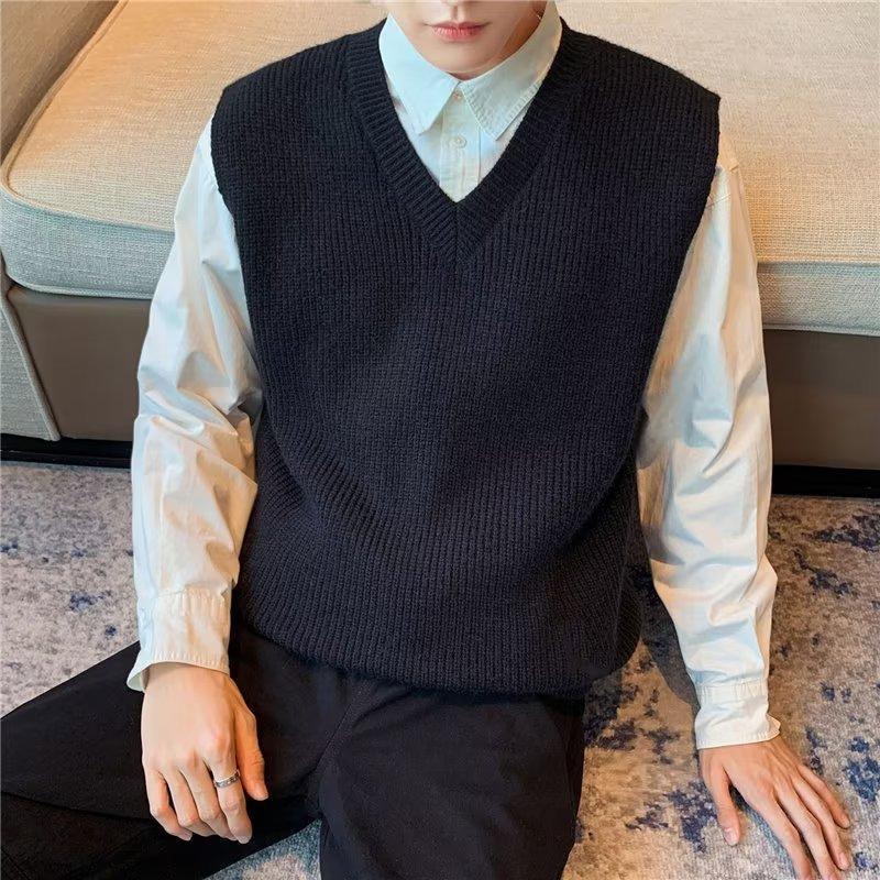 Solid color V-neck vest vest sweater men's 2025 autumn new loose knitted vest top casual trend