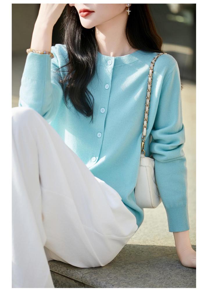 Chic Women's 100% Wool Cardigan: Round Neck, Button-Up, Slimming, Versatile for Autumn/Winter 2026