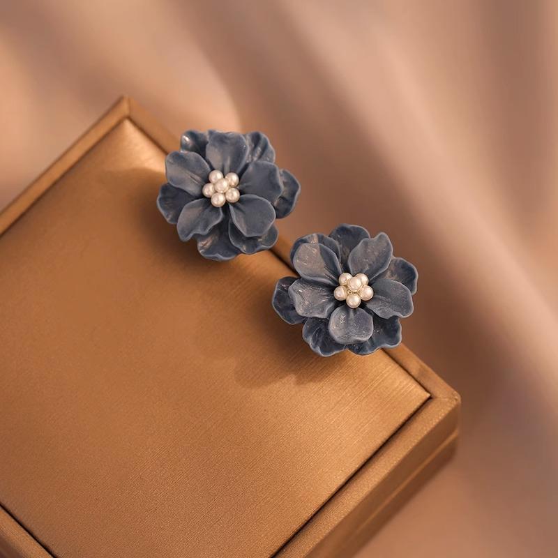 Small Fresh Blue Flower Stud Earrings, Hole-free Ear Clips, High-end Sense, Niche Retro Temperament, Light Luxury Stud Earrings, Korean Matching