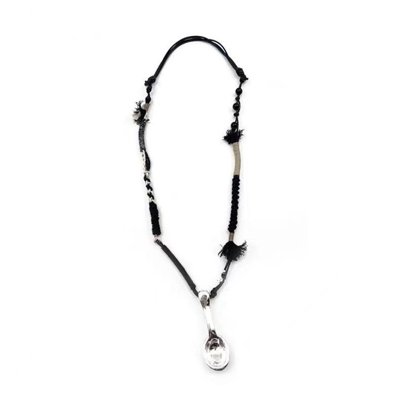 

Wang Hedi Braided Rope Spoon Necklace 2024 - Unique Sweater Chain Design