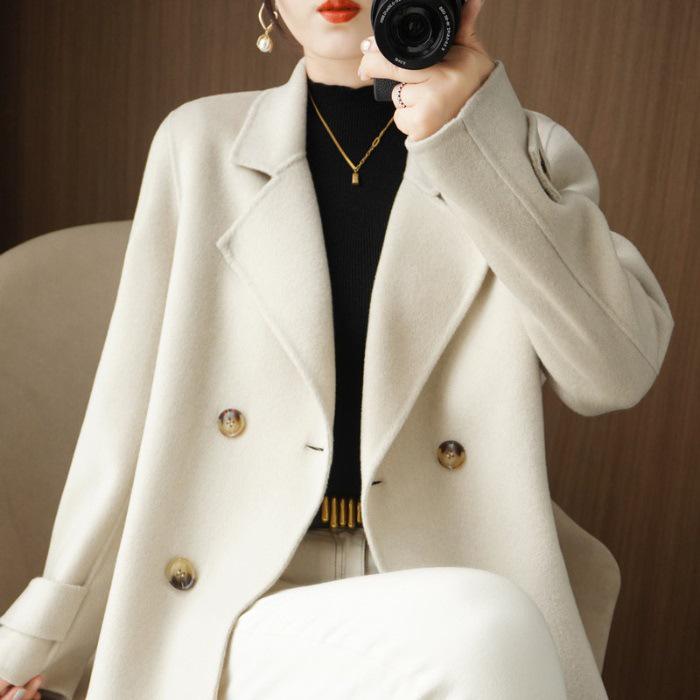 

Women s Short Wool Coat - Autumn/Winter 2025, Loose Fit, Suit Collar, Trendy Small білий