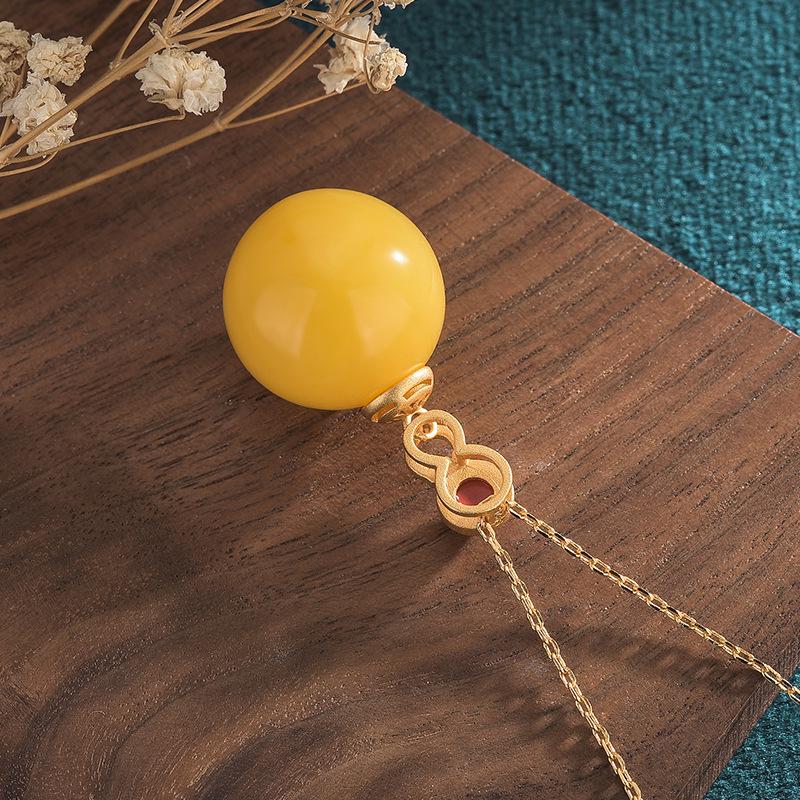 Influencer-Style Jade Pendant Necklace: Hanfu-Inspired Design with Amber Beeswax Accent