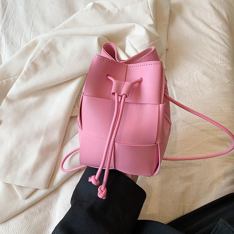 Fashionable Hand-woven Bucket Bag - Elegant Single-shoulder Crossbody Bag