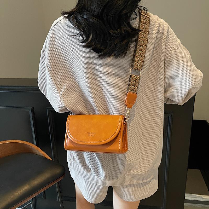 Simple Retro Fashion Trend Versatile Casual Wide Shoulder Strap Comfortable Shoulder Messenger Bag Small Square Bag Women's Bag
