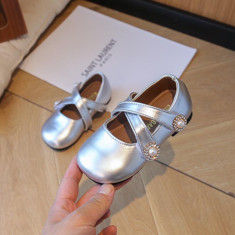 2024 Podzim Nové Dívčí Dětské Křížové Retro Dětské Mokasíny Roztomilé Princeznovské Boty z Měkké Podrážky Kožené Boty Malá Princezna Ležérní Boty