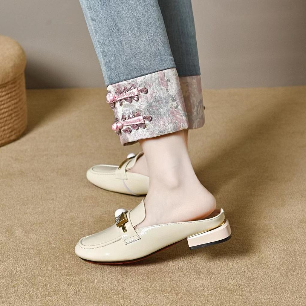 Baotou Slippers for Women To Wear 2024 Summer Korean Version of Pearl Buckle Rhinestone Sandals Flat-bottomed Lazy Drag Loafu Half Slippers