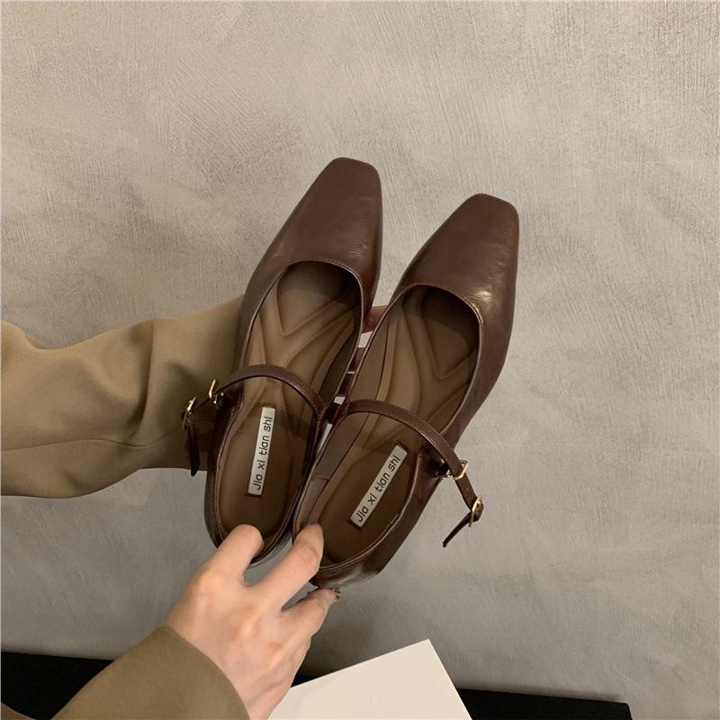 French evening breeze temperament commuter single shoes female 2023 new autumn Korean version fairy thick heel Mary Jane small leather shoes