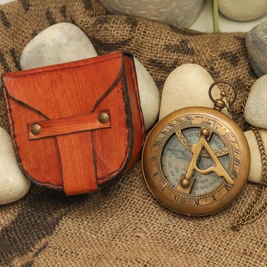 Zestaw 3 mosiężnych kompasów z skórzanym etui 5,08 cm Nautyczny zegar słoneczny dla odkrywcy, steampunkowy, na wędrówki, na prezent Morski prezent dla niego, dla niej