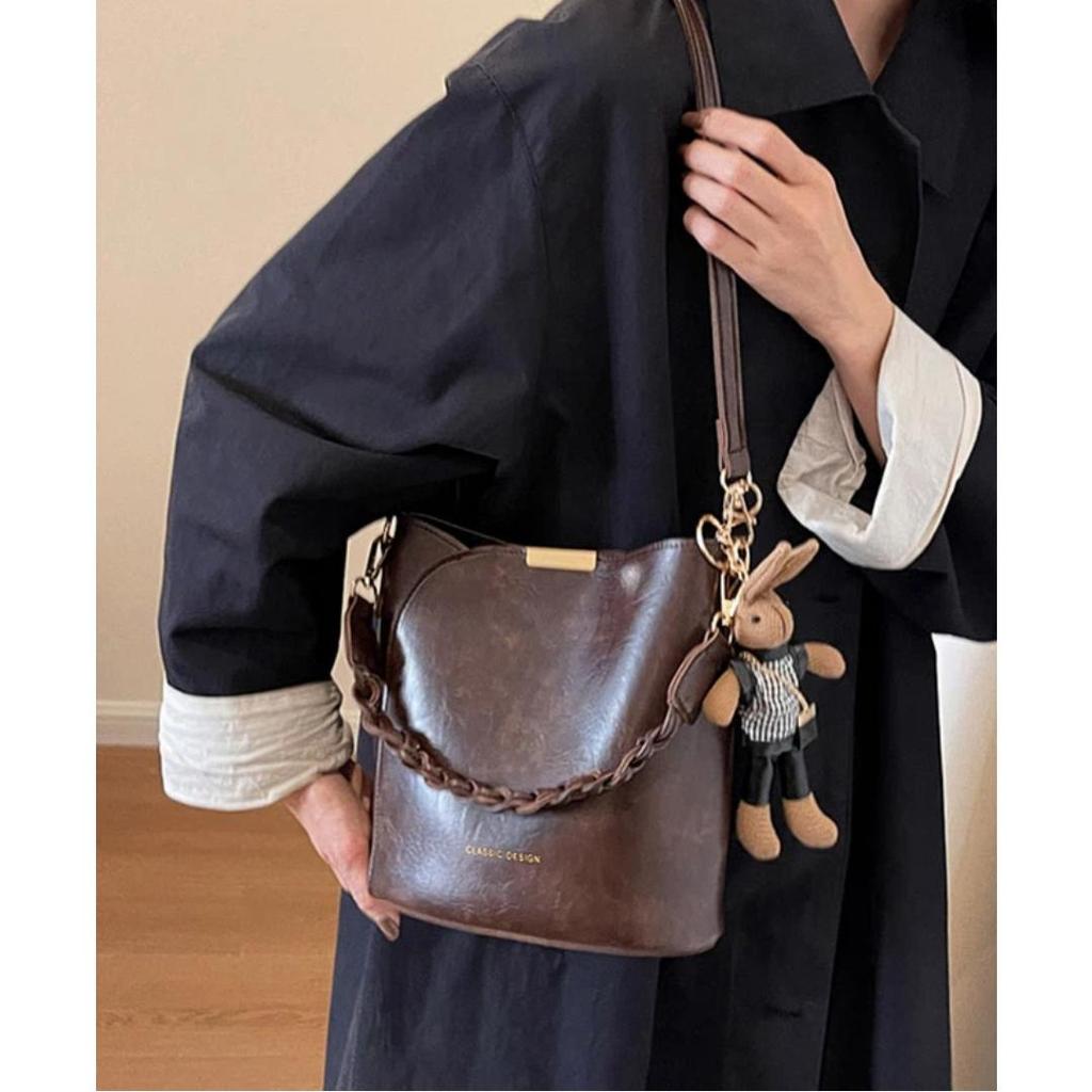 YUYULA Leder Handtasche, Damen Umhängetasche, Beuteltasche, Schultertasche, Kaffeefarbe, mit Geschenkbox