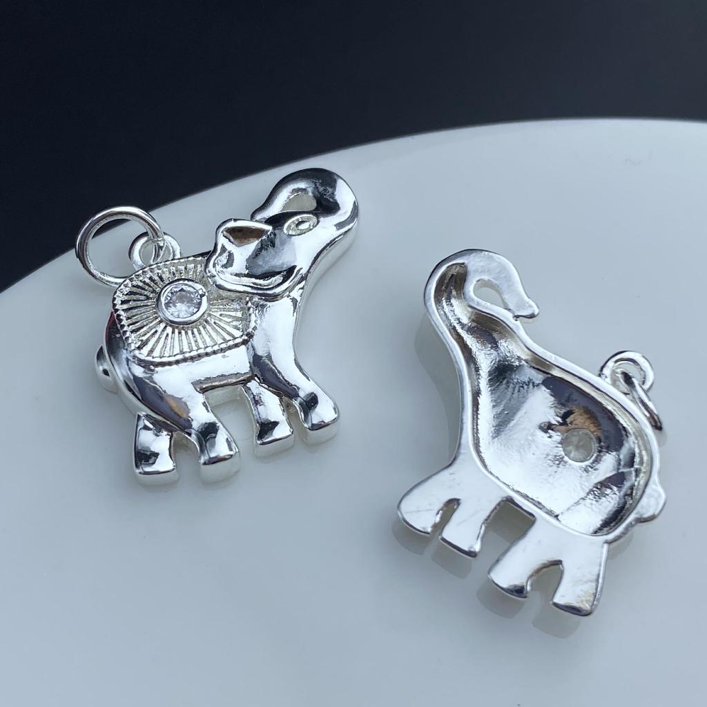 Handmade Antique Bronze Single-Sided Small Elephant Pendant for DIY Jewelry Making