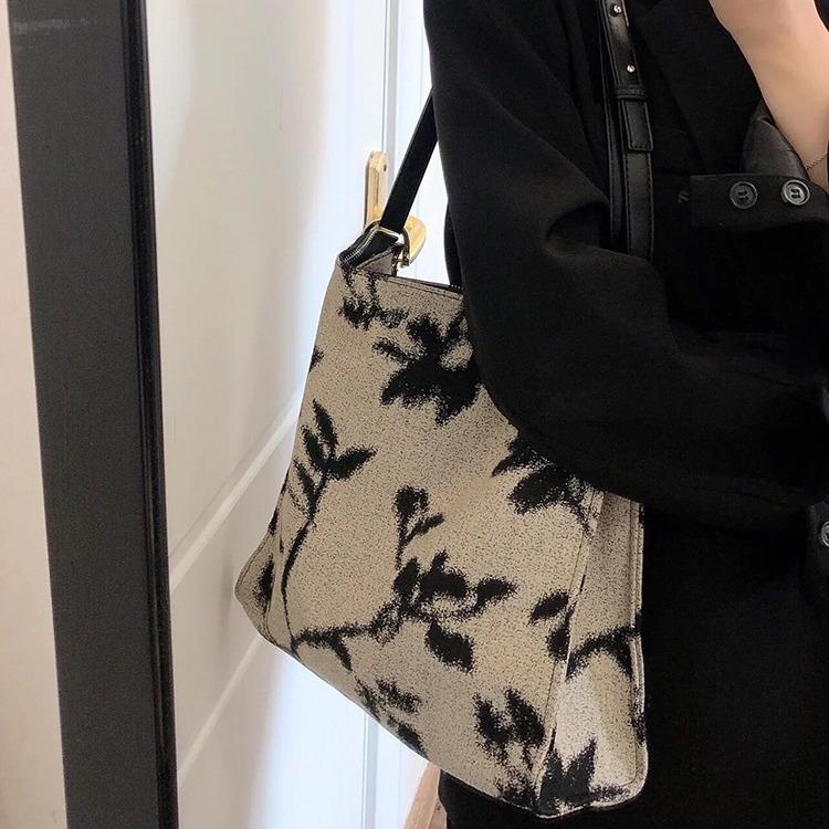 Literary Chinese Style Jacquard Canvas Bag for Women New Trendy Large Capacity Crossbody Armpit Bag High-end Single-shoulder Tote Bag
