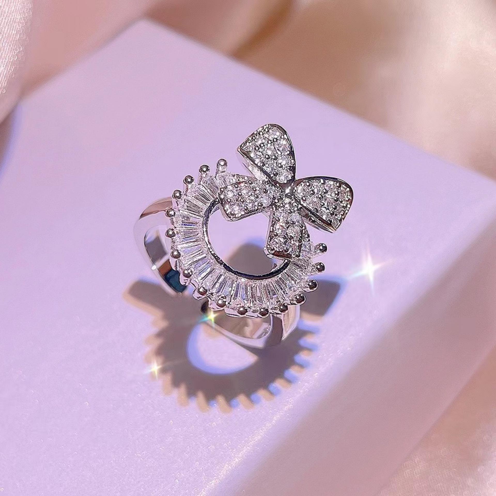 Celebrity Bow Zirconia Flower Pendant Necklace for Women - Elegant New Design