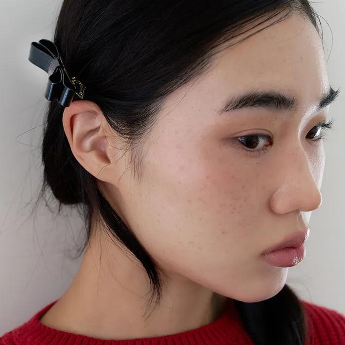 glossy leather hair pin - black