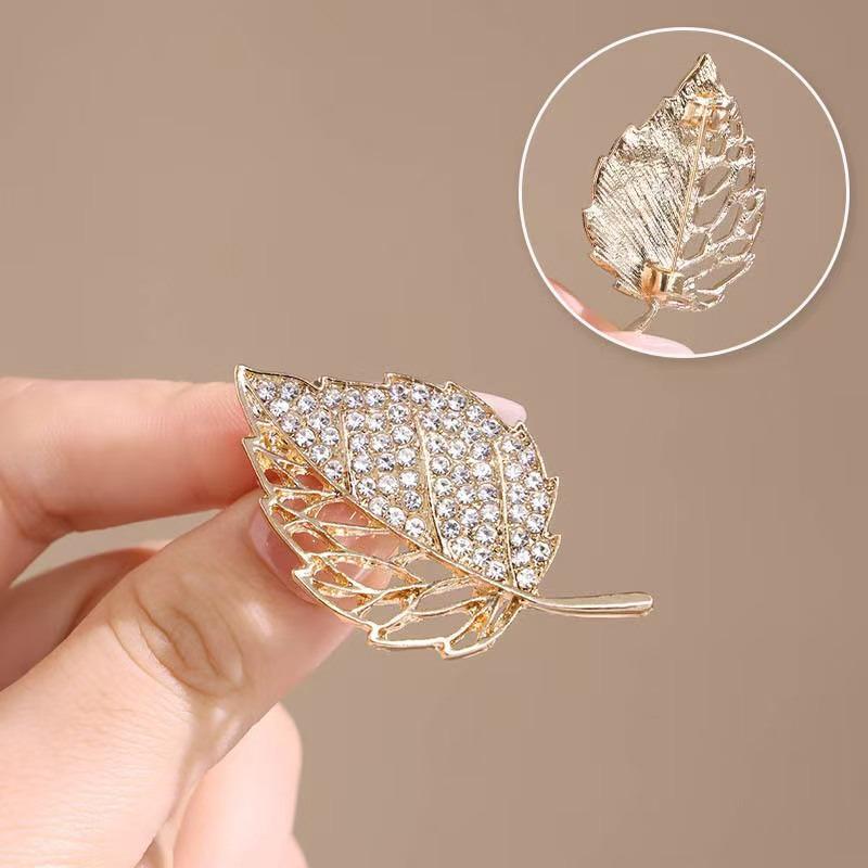 Luxury Sparkling Diamond Studded Gold Leaf Brooch Unlocks Exquisite Elegant Style Showcasing High-end Texture and Exquisite