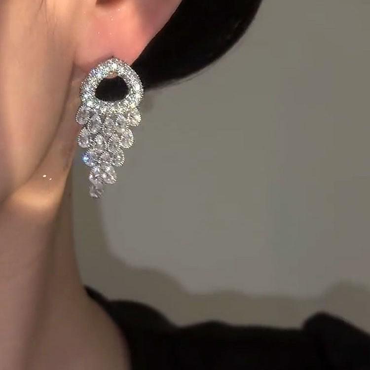 Silver Needle CZ Round Water Drop Tassel Stud Earrings - Exquisite, Fashionable, Versatile High-End Accessories for Women