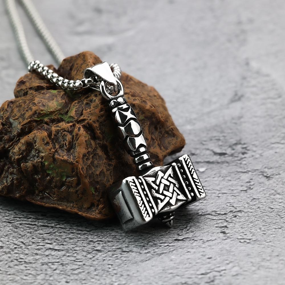 Personalized and fashionable jewelry, European and American Odin Thor Hammer, domineering men s titanium steel pendant necklace