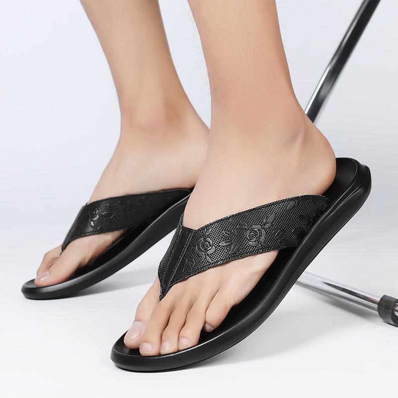 Mode Casual Mode Tofflor Män Halkfria Utomhus Strandskor Manlig Designer Ny Lyx Ko Läder Herr Flip-flops Sommar Herrsko