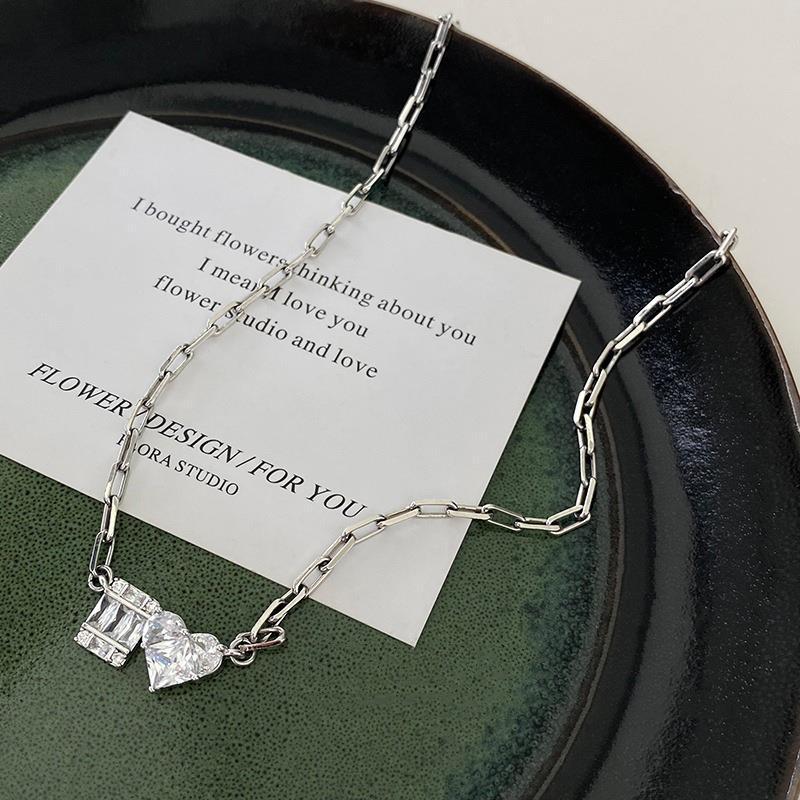Women s Sparkling Heart Zirconia Necklace - Korean Style, Trendy, Fashionable Clavicle Chain for Clubbing