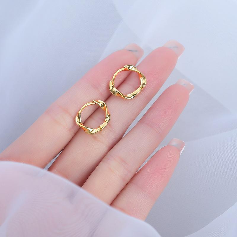 

Hot Sale Small Square Hoop Earrings for Women Fashion Simple Metal Round Earring Temperament Exquisite Sexy Jewelry Accessories