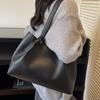 Simple and high-end shoulder bag women's 2025 new fashionable large-capacity tote bag for work commuting armpit bag