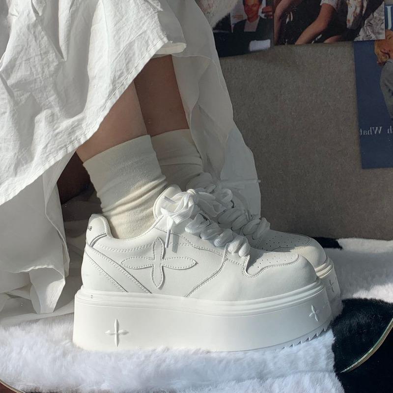 Four-leaf clover thick-soled little white shoes women's autumn new versatile height-increasing muffin sports and leisure board shoes