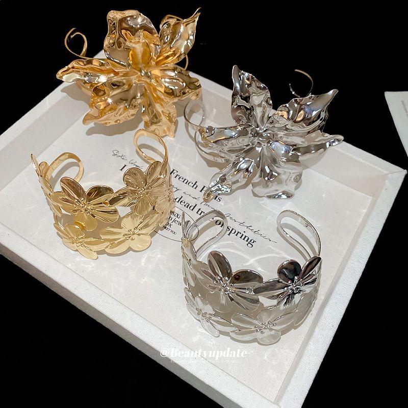 European and American Exaggerated Metal Flower Bracelets, Fashionable and Trendy Arm Rings, Simple and Luxurious High-End Jewelry with a Unique Design
