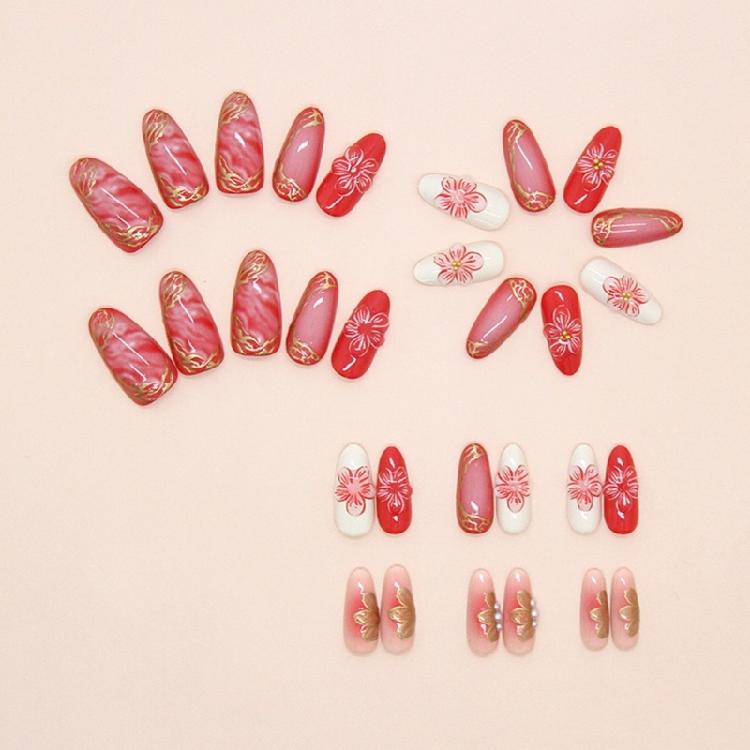 30 künstliche Fingernägel zum Aufkleben mit goldenen Akzenten und aprikosenfarbenem, durchscheinendem Effekt – für die Maniküre zu Hause oder im Nagelstudio