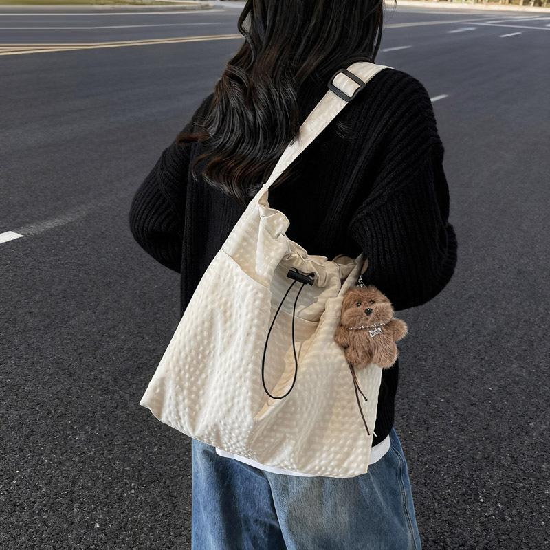 Women Shoulder Bag Lightweight Large Capacity Drawstring Crossbody Bag for Daily Commute Simple and Casual Texture Storage Bags