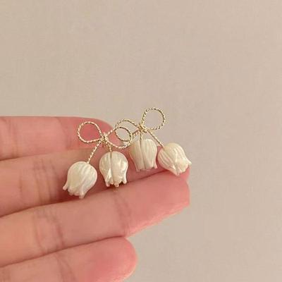 Silver Needle Tulpen Schleifenohrringe - Märchenhafter Mori Ohrstecker für sanfte Eleganz