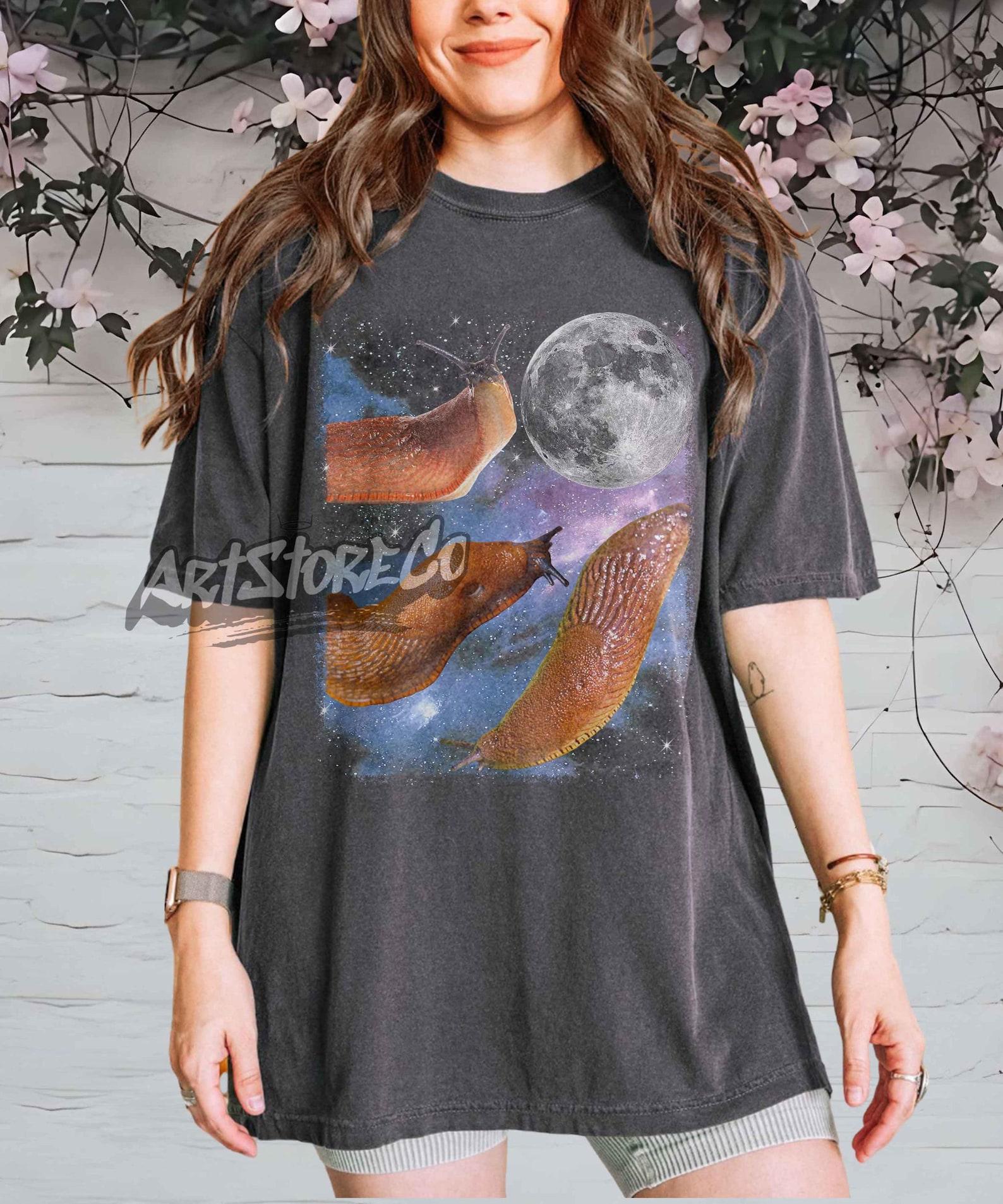 Vintage Slug Moon Shirt, Retro Animal Celestial Moon Tee Cottagecore Aesthetic Slug Lover Gift Boho Forest Core Graphic Tshirt for Men Women 2XL