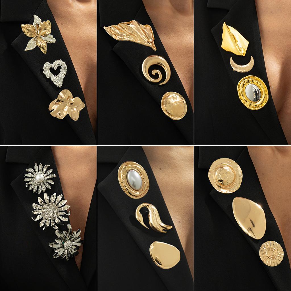 Zveličená nepravidelná kovová plisovaná brož, Módní ozdoba na klopu obleku