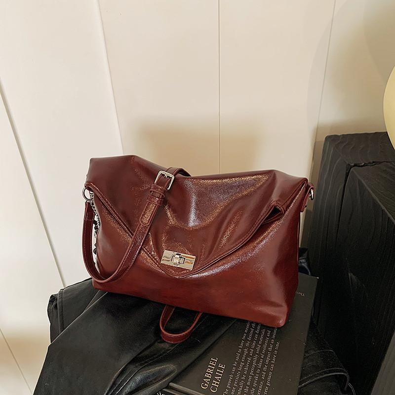 IELGY High-End Retro Bag Women's Winter Shoulder Armpit Bag Casual All-Match Commuter Messenger Bag