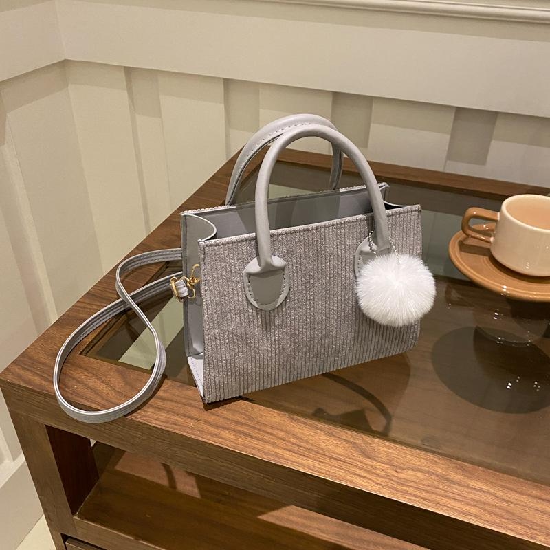 

This year s popular fashion handbag 2025 summer new versatile ins shoulder crossbody small fresh small square bag women серый