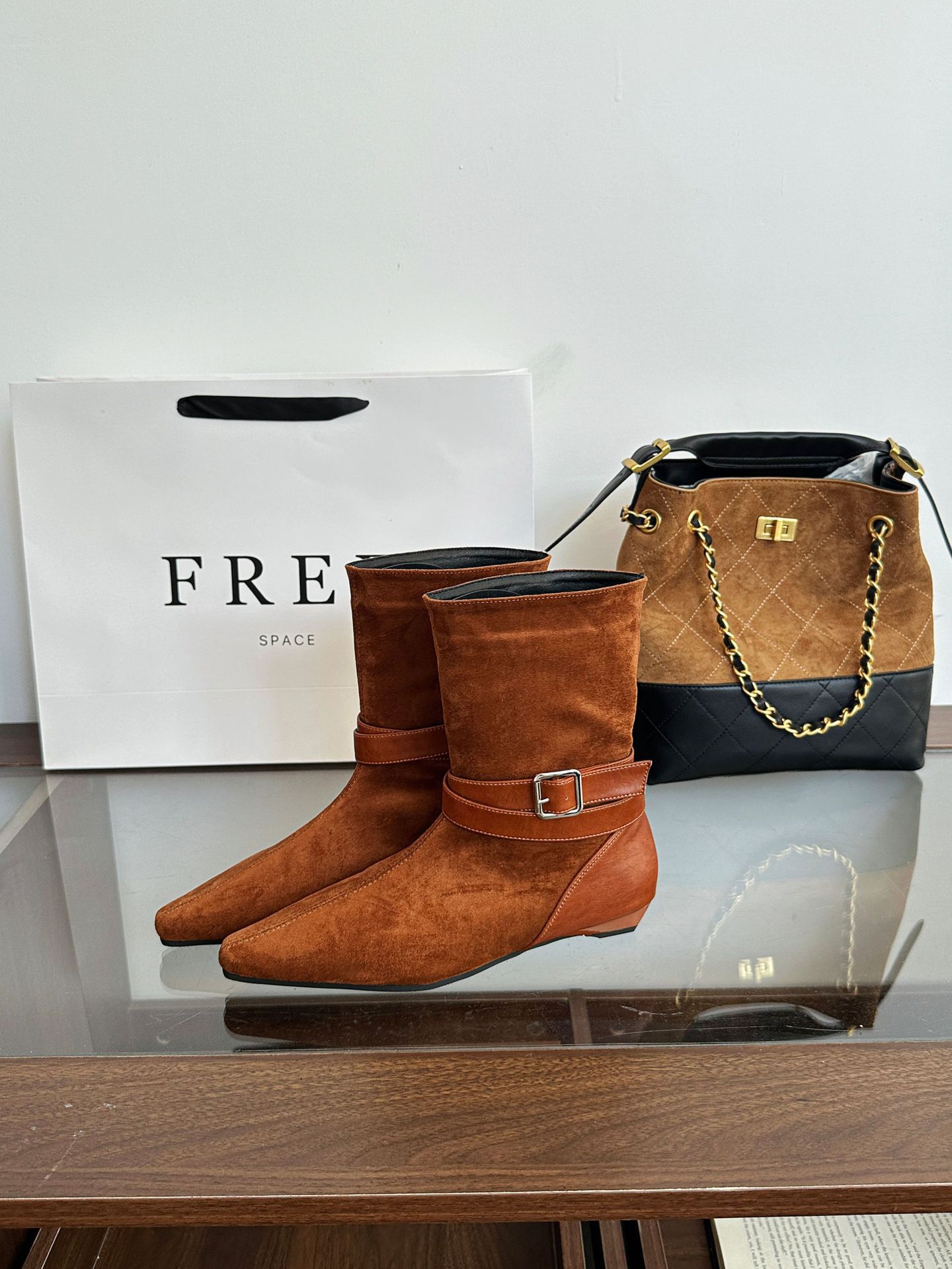 

2025 Korean version of the new niche design retro French short boots small slope heel square head western boots medium boots women s boots 39 жовтий