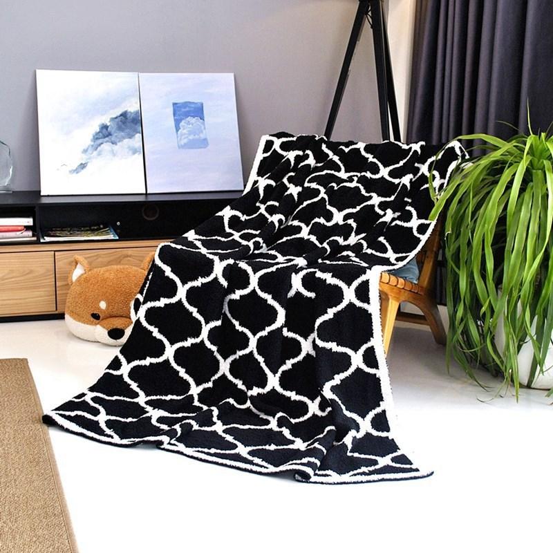 

Half Flannel Thick Warm Blankets Cozy Breathable Air Conditioning Nap Blanket for Office Leisure Multifunctional Sofa Cover 130x160cm чорний