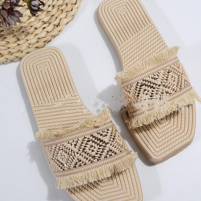 Flat bottomed tassel slippers for women