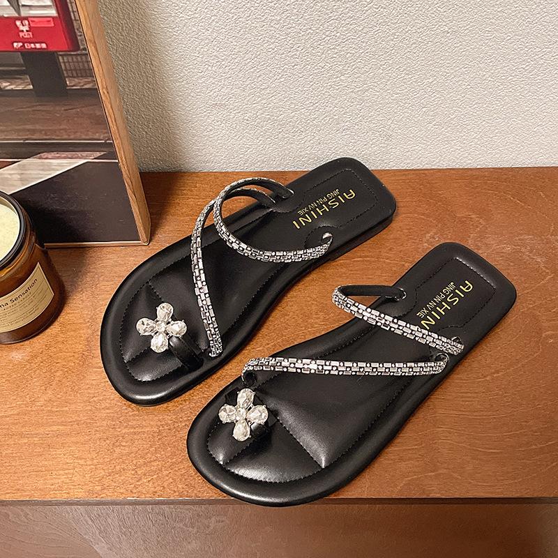Flat Bottom Set of Toe Small Cool Slippers Women's 2025 New Summer Soft Bottom with Skirt Rhinestones Beautiful Seaside Sandals