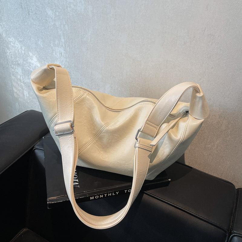 Retro väska med stor kapacitet dam ny mångsidig avslappnad axelbudväska lat vind dumplingväska