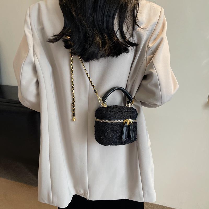 Autumn and winter tide Xiaoxiangfeng handbag women's 2025 new woolen diamond chain bag fashionable versatile shoulder bag