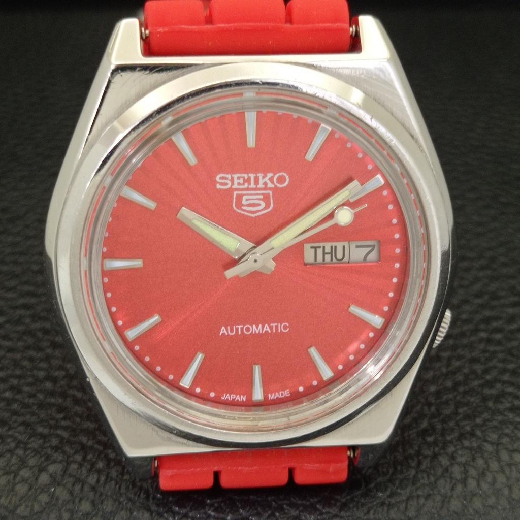AUTOMATIC 7009A VINTAGE SEIKO 5 JAPAN MENS RED COLOR DIAL WATCH A701513-5 R206b-a701513