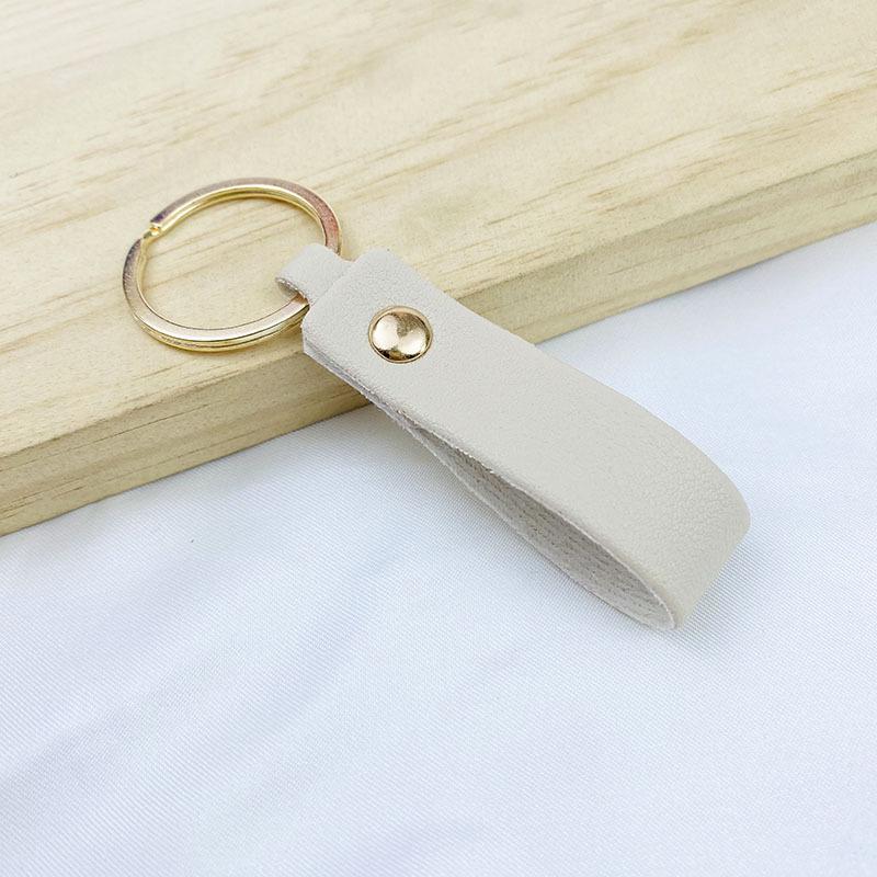 

Customized Name Logo Text Keyring Car Moto Pendant Key Chain Ring Creative Simple Solid Color PU Short Leather Keychain Gift Customized Name