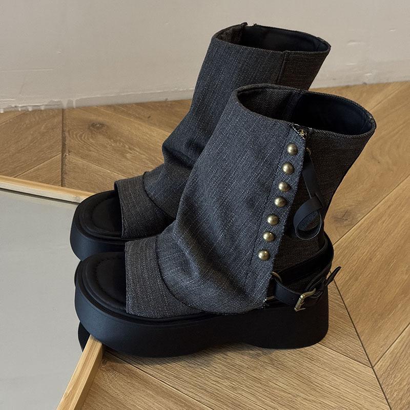 

Новые джинсовые ботильоны с открытым носком и заклепками, крутые ботинки на толстой подошве-маффине, тонкие ботильоны, маленькая женская обувь 40 чёрный