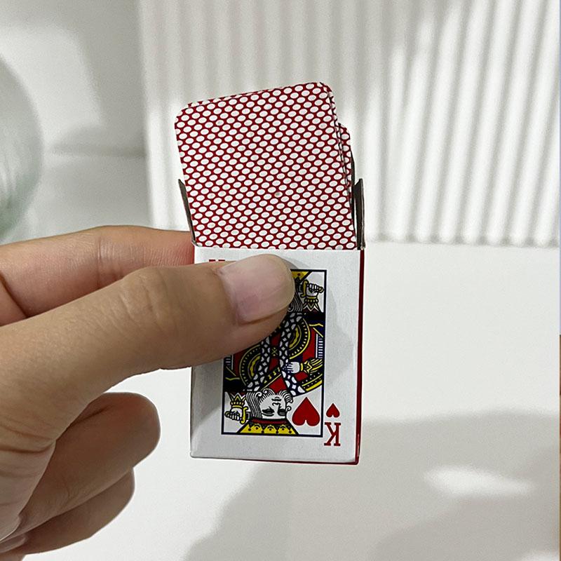 10 Stück Mini-Spielkarten für Kinder Erwachsene Partygeschenke Miniatur-Poker-Set Spiele für die Familienreise Lustige Brettspiele